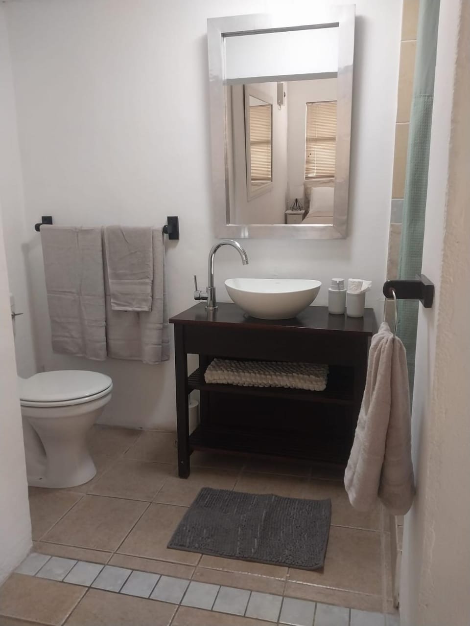 Bathroom, towels