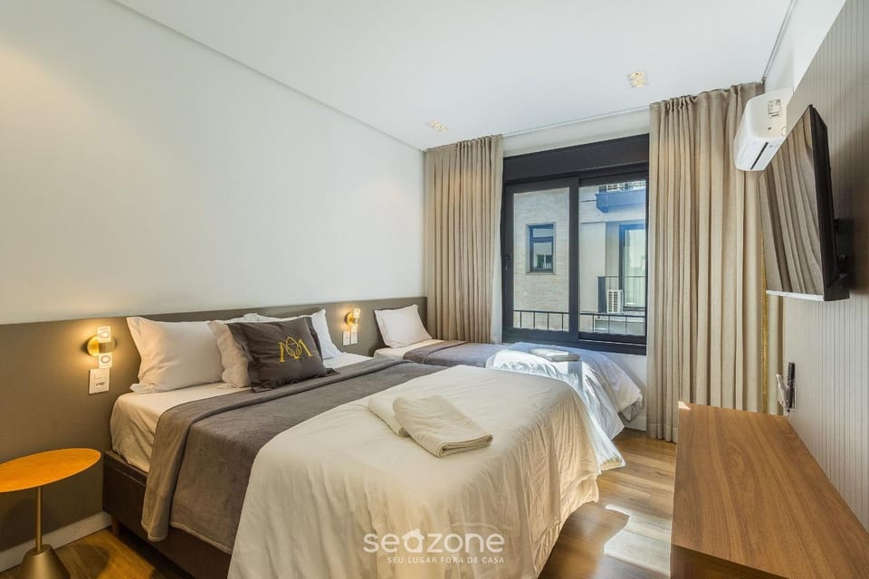 Bed, TV and multimedia, Bedroom
