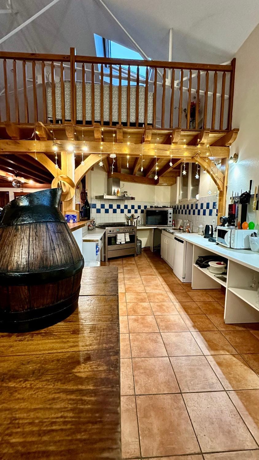 Kitchen or kitchenette, Communal kitchen
