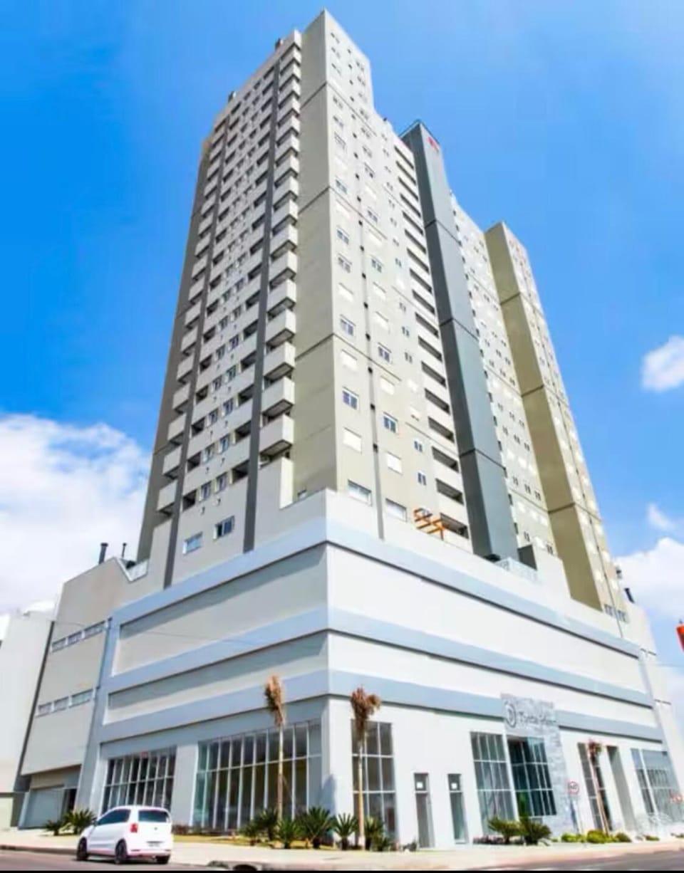 NOVO - 100m do Shopping JLSuite + 1 Quarto Casal Apartment in Cascavel