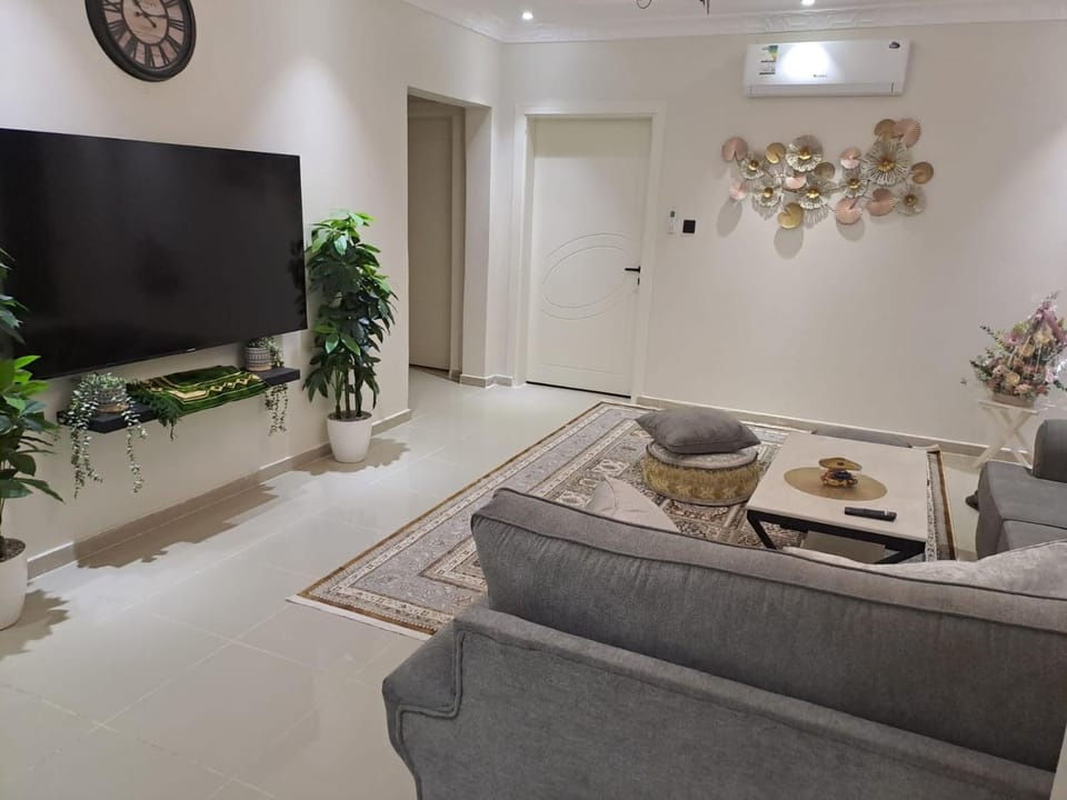 Communal lounge/ TV room, TV and multimedia, Living room, Seating area, Evening entertainment