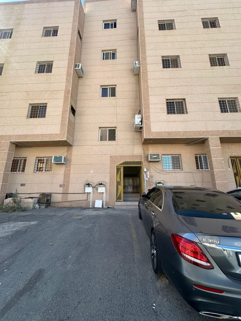 Property building, Day, Parking