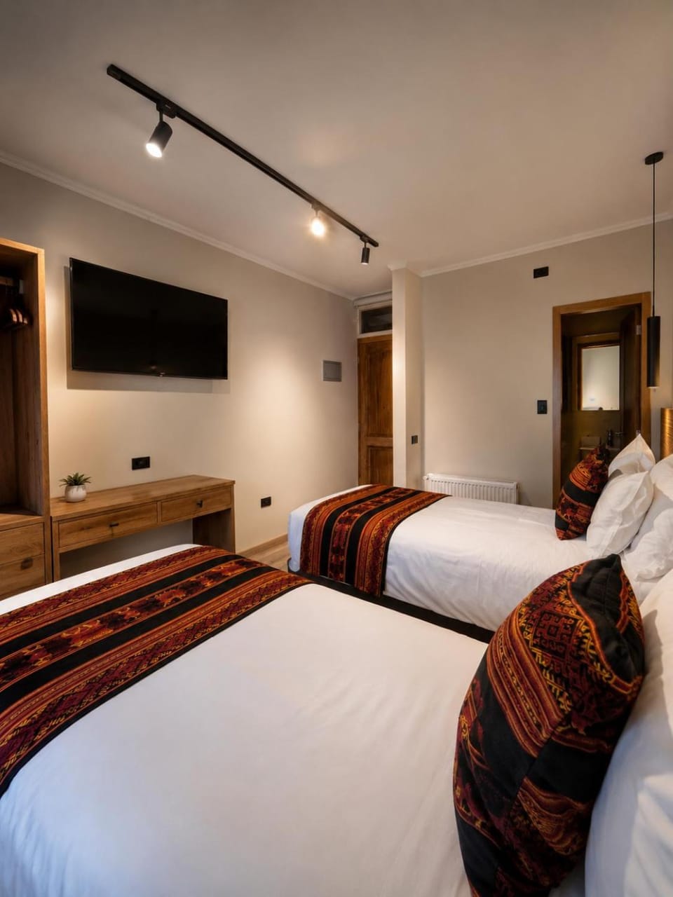 Bed, TV and multimedia, Photo of the whole room, Evening entertainment, Bedroom