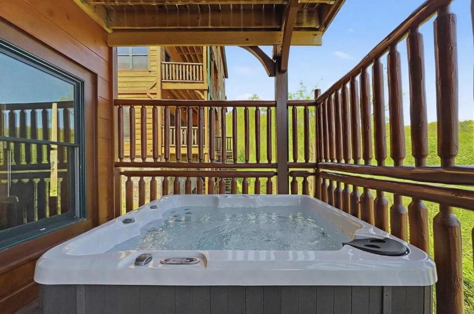 Mountain Lookout – Incredible Mt. LeConte Views, Theater, Game Room, Sauna & Hot Tub House in Gatlinburg