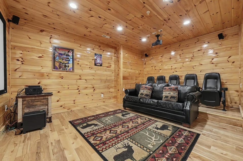Mountain Lookout – Incredible Mt. LeConte Views, Theater, Game Room, Sauna & Hot Tub House in Gatlinburg