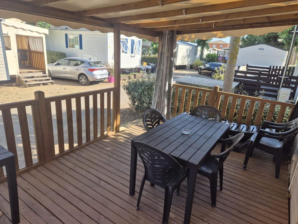 Mobil-Home le Jasmin, Camping Siblu Campground/ 
RV Resort in Occitanie