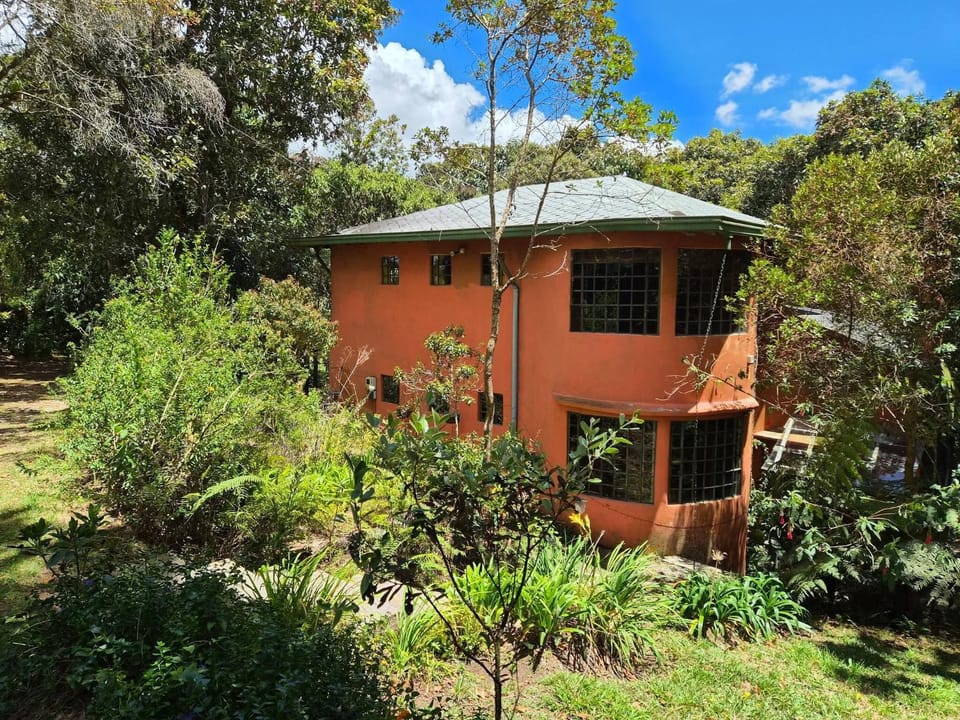 House for 10 in an oak forest Santa Elena House in Antioquia