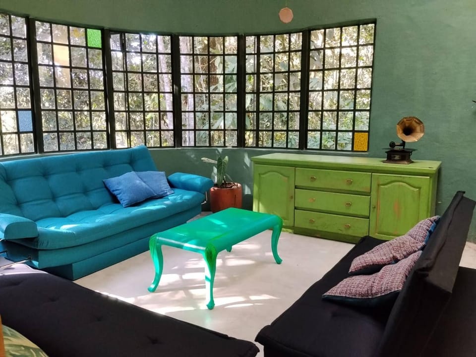 House for 10 in an oak forest Santa Elena House in Antioquia