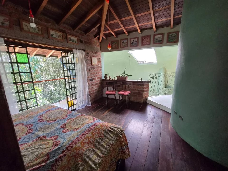House for 10 in an oak forest Santa Elena House in Antioquia