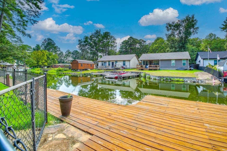 Boat Dock & Game Room! Lake Hamilton Home House in Piney