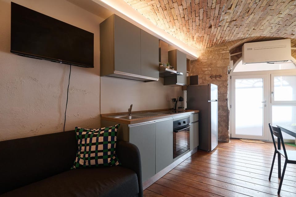 TV and multimedia, Kitchen or kitchenette, Living room, Dining area