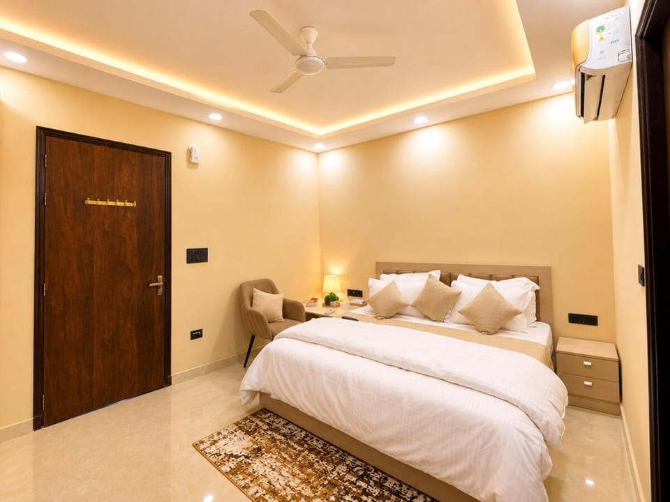 Cozy 1RK,Golf Course Rd,Cyber Hub ,Medanta, with Roof Apartment in Gurugram