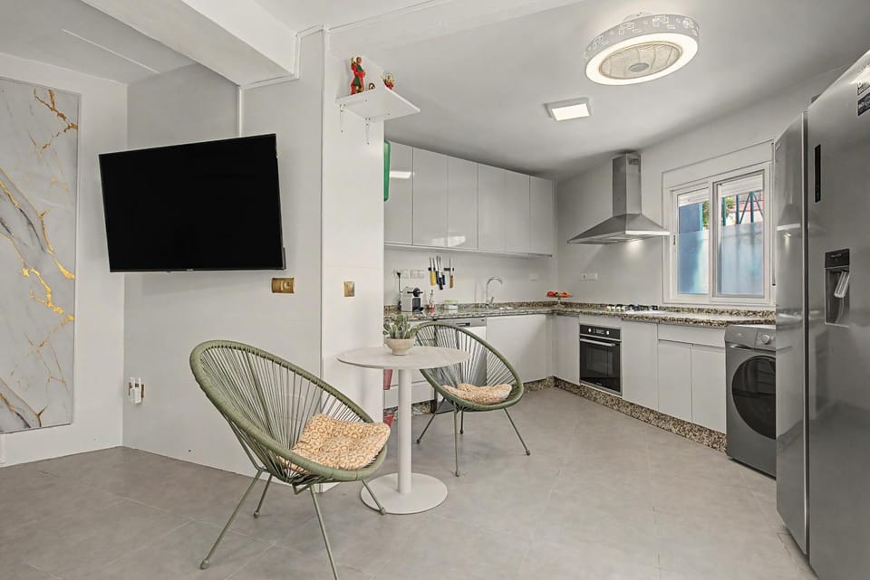 Property building, Kitchen or kitchenette, Living room