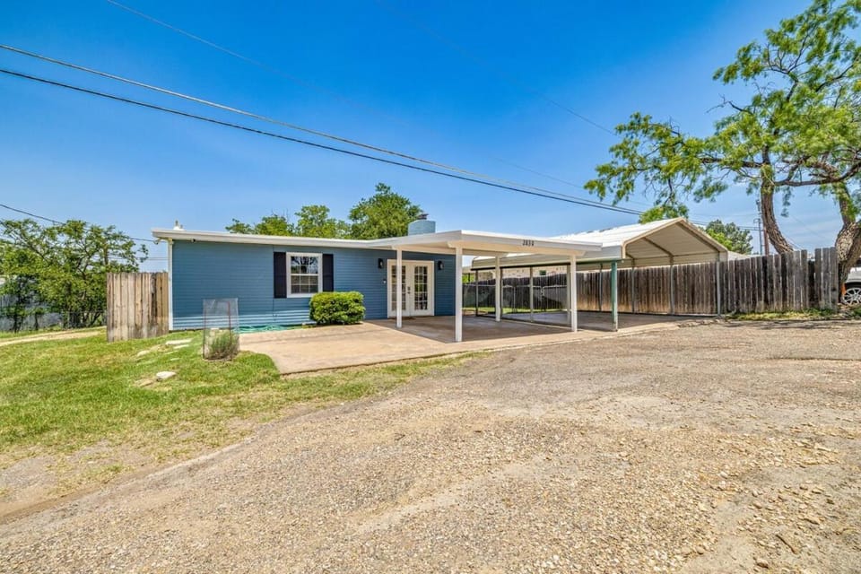 Relaxing Getaway On The Lake House in San Angelo