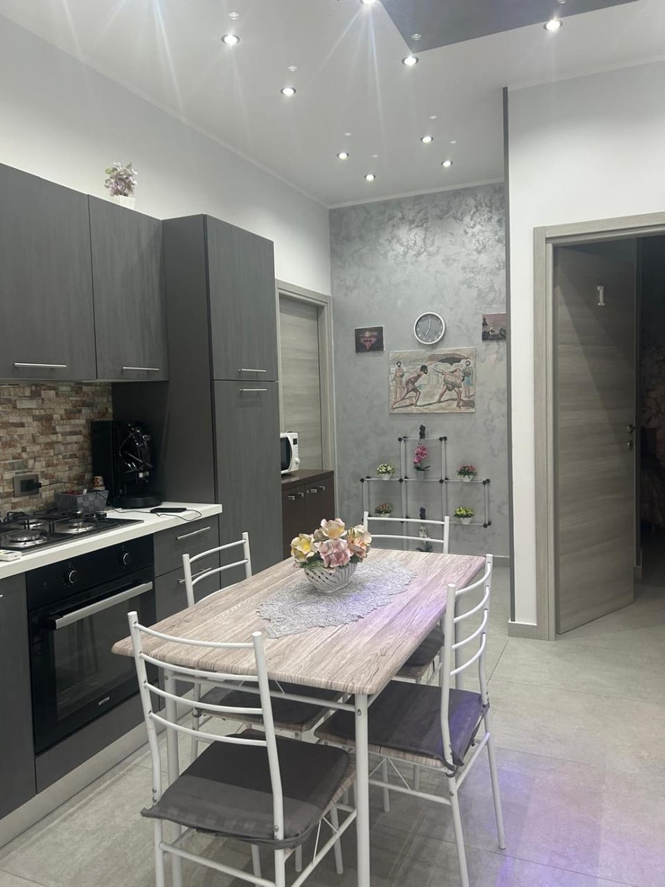 Kitchen or kitchenette, Dining area, stove