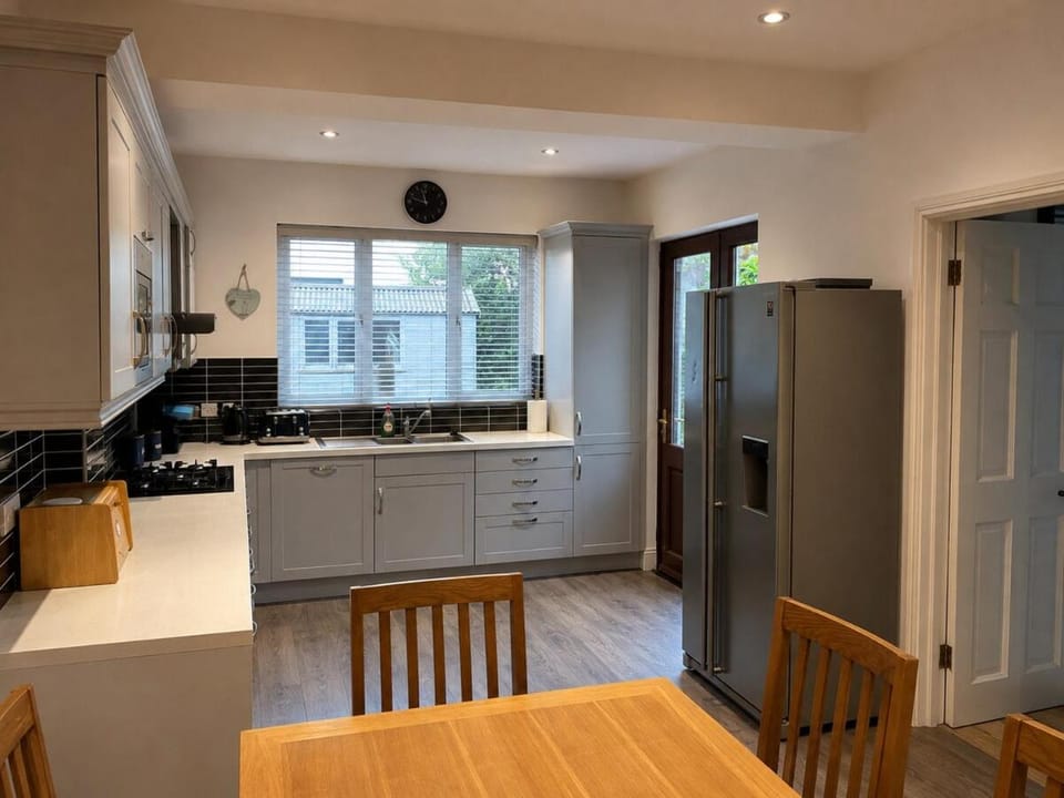 Spacious 4BR Home in Drogheda Wiz Free Parking House in Drogheda