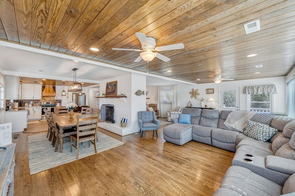 Rebel Pointe at SML w/ Fire Pit & Private Dock House in Smith Mountain Lake