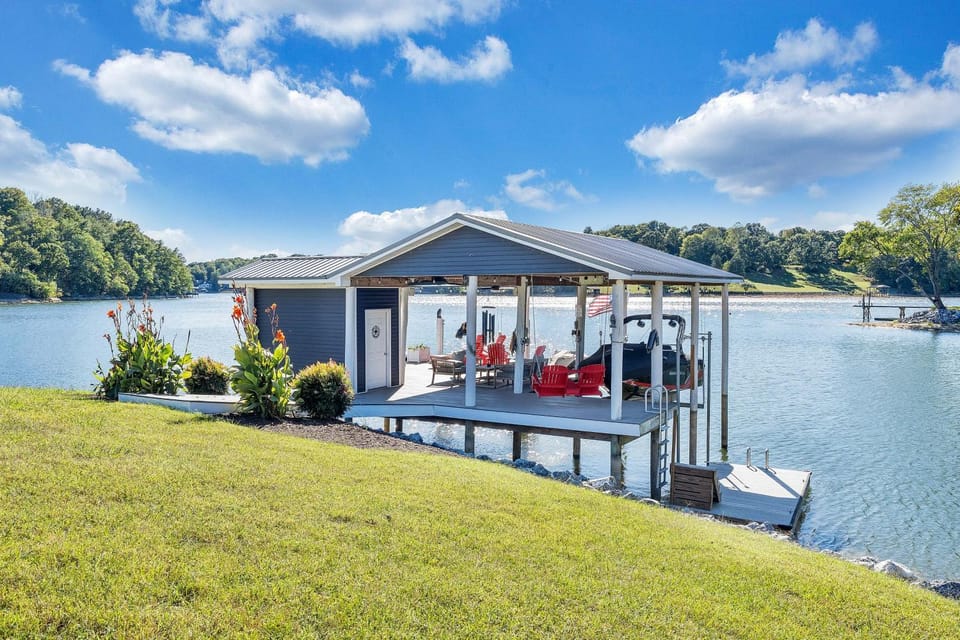 Rebel Pointe at SML w/ Fire Pit & Private Dock House in Smith Mountain Lake