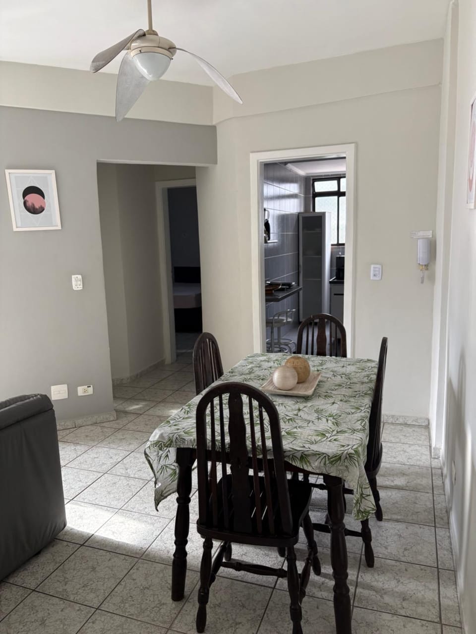 Apartamento completo com sacada próximo à praia Apartment in State of São Paulo