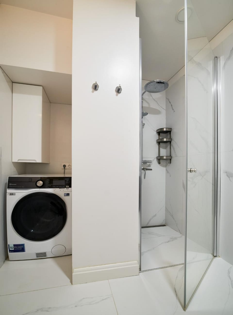 Bathroom, washing machine