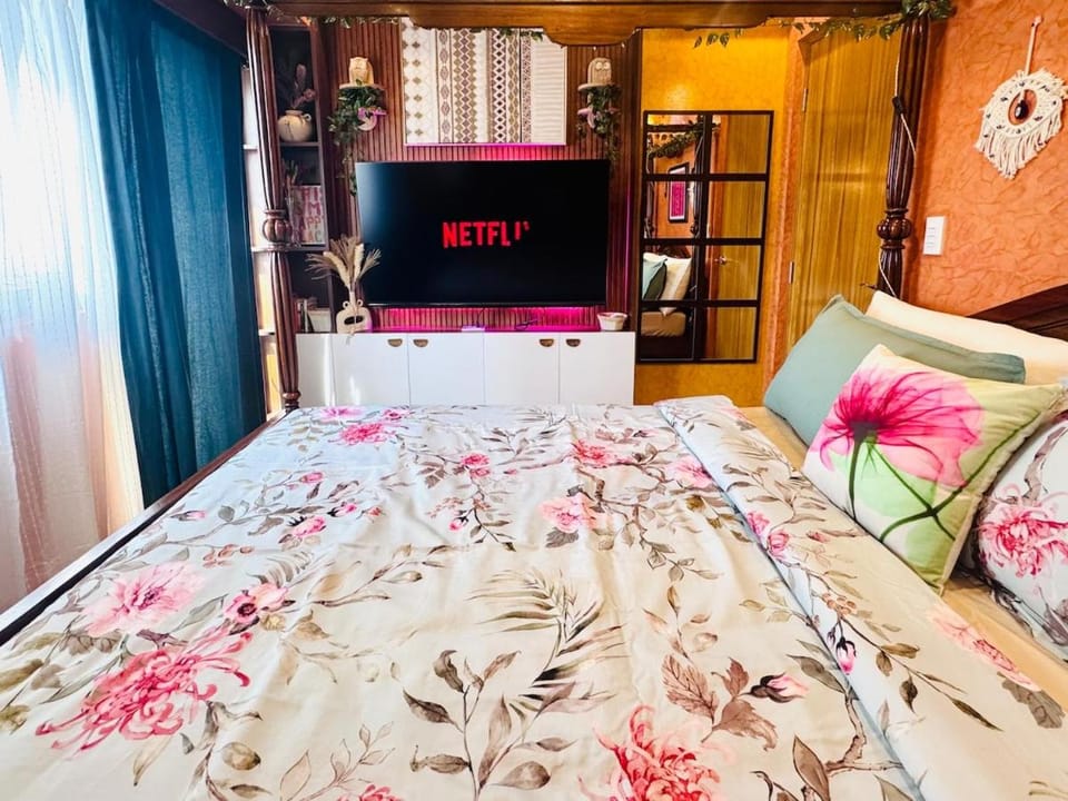 Bilay Magenta 2Br BOHO style free parking can cook Apartment in Pasig
