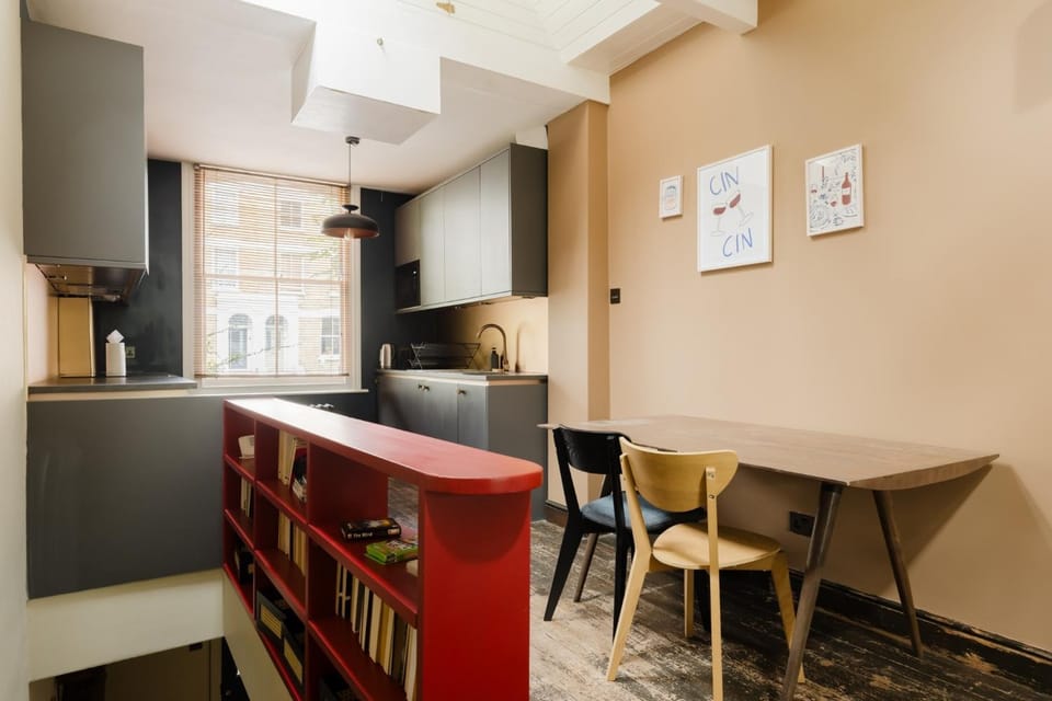 Sublime 1BDR Coach House Conversion in Hackney Apartment in London Borough of Hackney