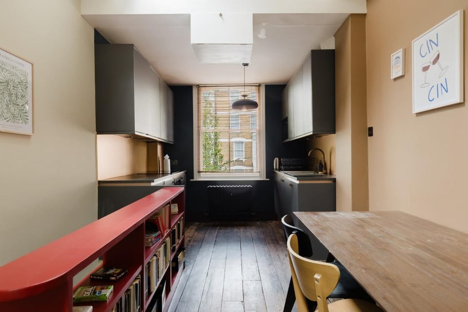 Sublime 1BDR Coach House Conversion in Hackney Apartment in London Borough of Hackney