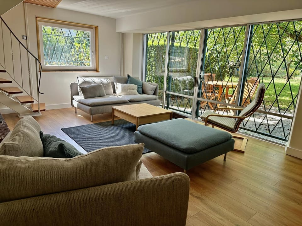 View (from property/room), Balcony/Terrace, Living room