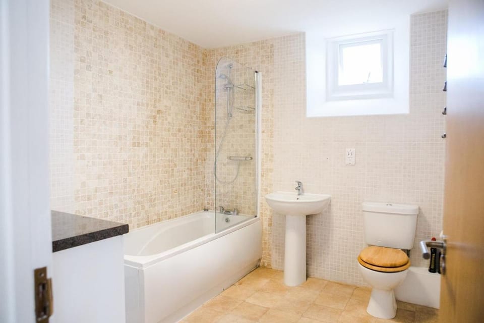 The Stone House - Free Parking Apartment in Plymouth