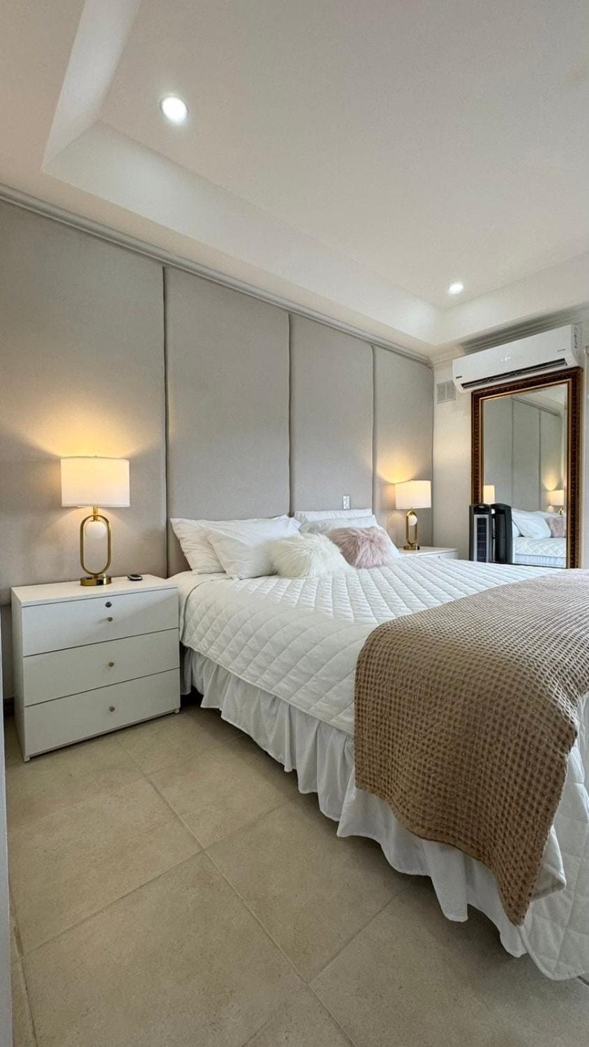 Serenity Romantic Cozy, Penthouse, Nordic Style Apartment in San Jose