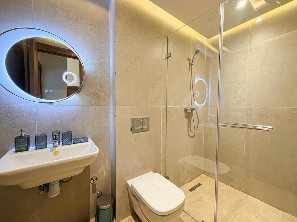 Private Jacuzzi Suite in Guéliz Netflix and AC Apartment in Marrakesh