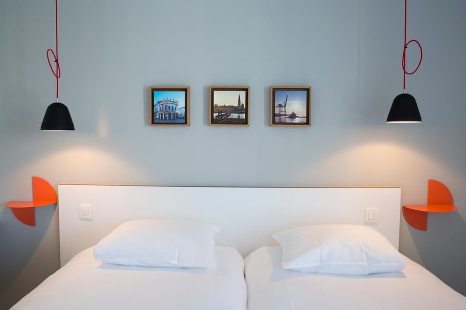 Bed, Balcony/Terrace, Bedroom, City view, Garden view