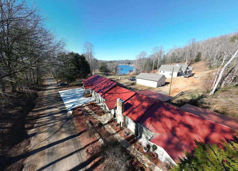 Lake view, Location