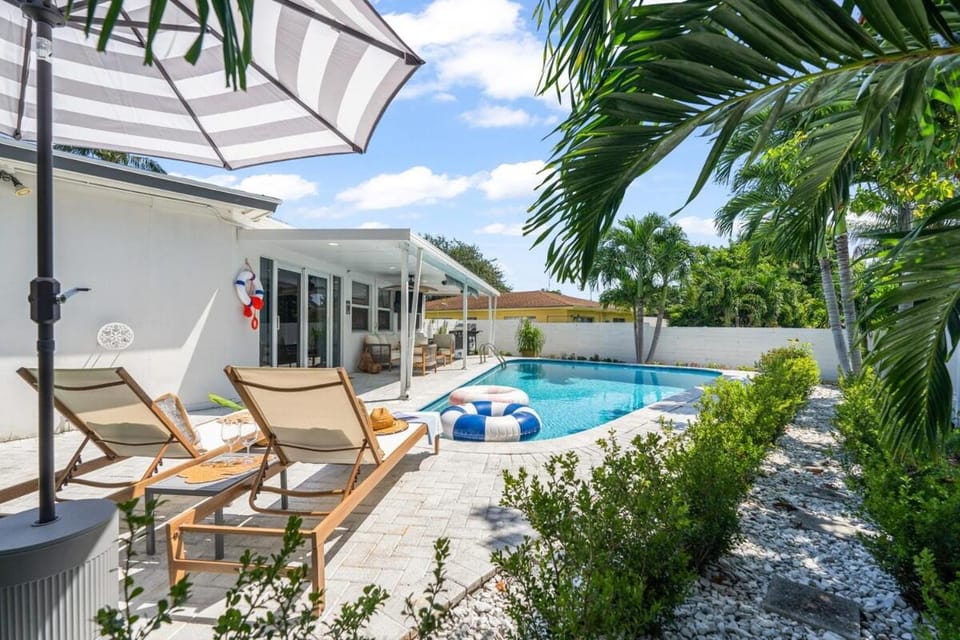 Tropical Pool Villa with Stylish Outdoor Living House in Boynton Beach
