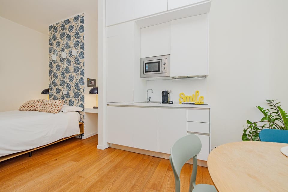 Bed, TV and multimedia, Kitchen or kitchenette, Photo of the whole room, Dining area, Bedroom, minibar
