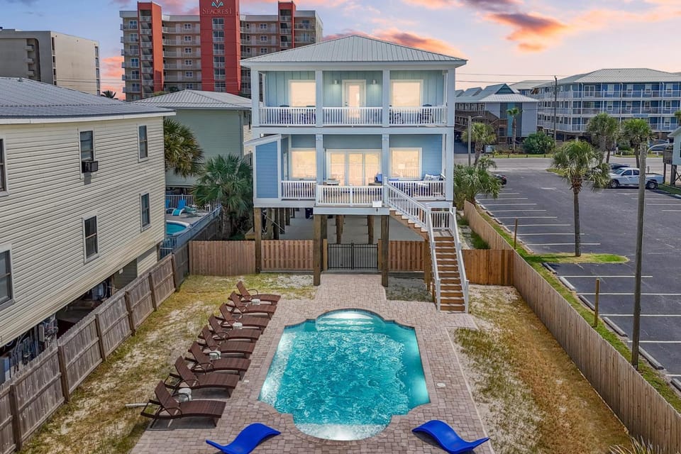 PaPa's Beach House House in West Beach