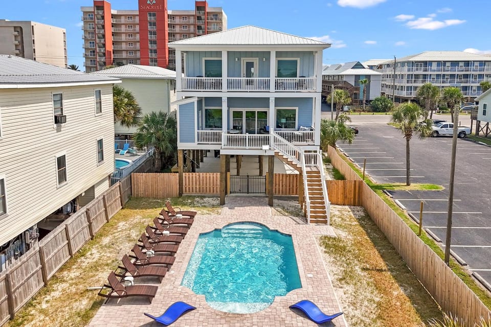 PaPa's Beach House House in West Beach