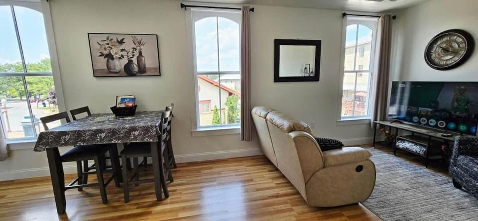 Downtown Apt.1 • 2BR/2BA• Near Park/River• Private Apartment in Front Royal