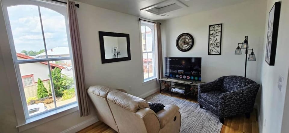 Downtown Apt.1 • 2BR/2BA• Near Park/River• Private Apartment in Front Royal