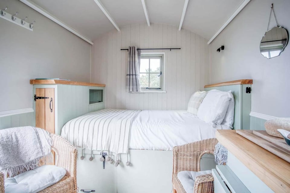Haven View Shepherd's Hut House in Marloes and St. Brides