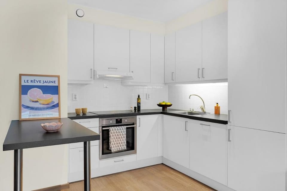 Coffee/tea facilities, Kitchen or kitchenette, dishwasher, stove, toaster