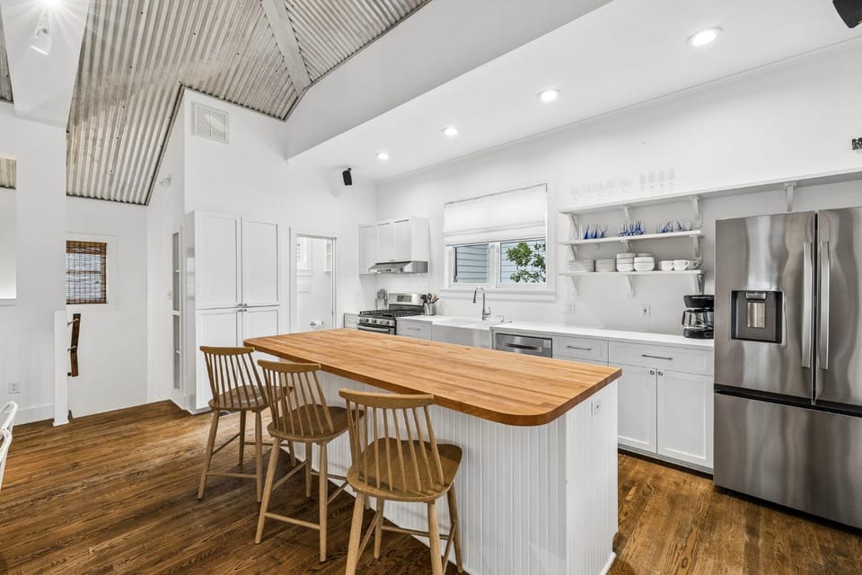 Seating area, kitchen