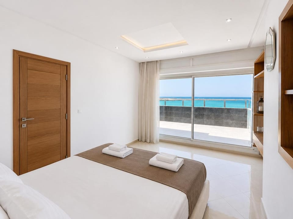 Corniche Ocean View appartement - premium and location-focused - Piscine & Wifi & Parking & AC Apartment in Tangier