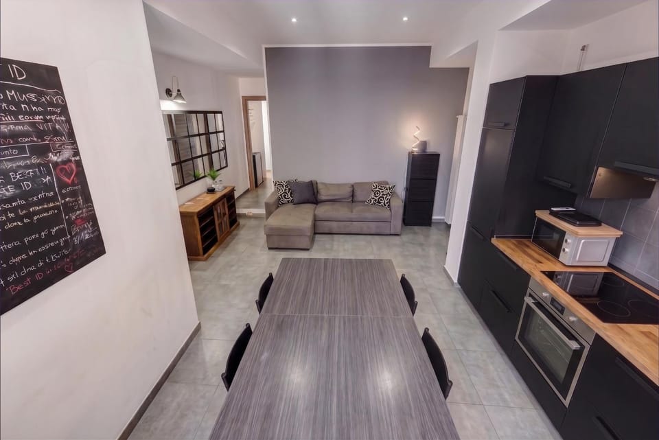 Spacious 4BR Family Apartment Near Termini Apartment in Rome