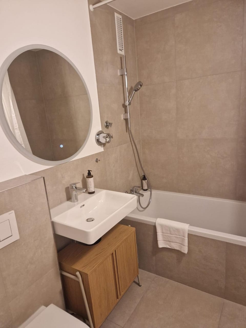 Shower, Bathroom, Bath, towels