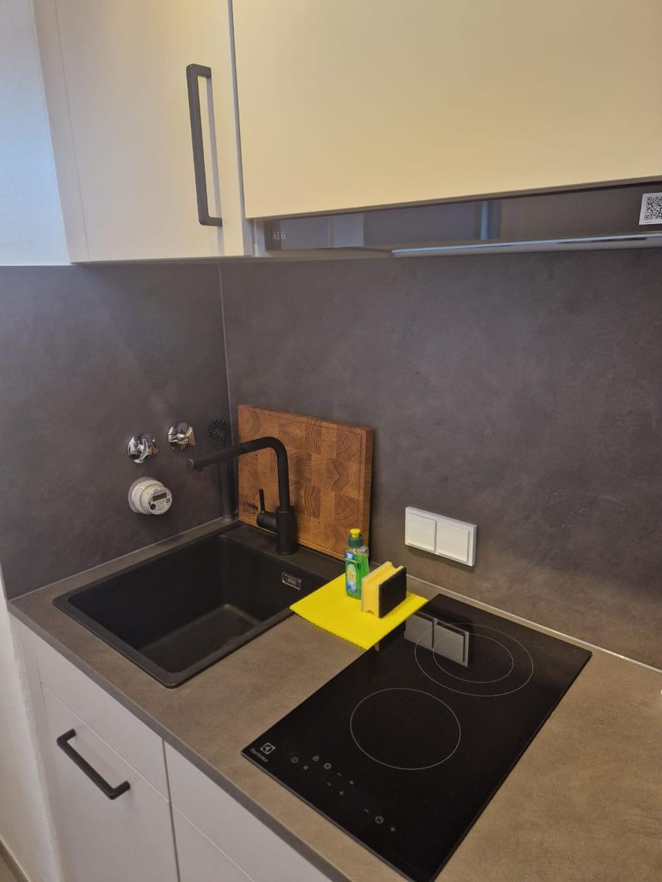 Kitchen or kitchenette, stove