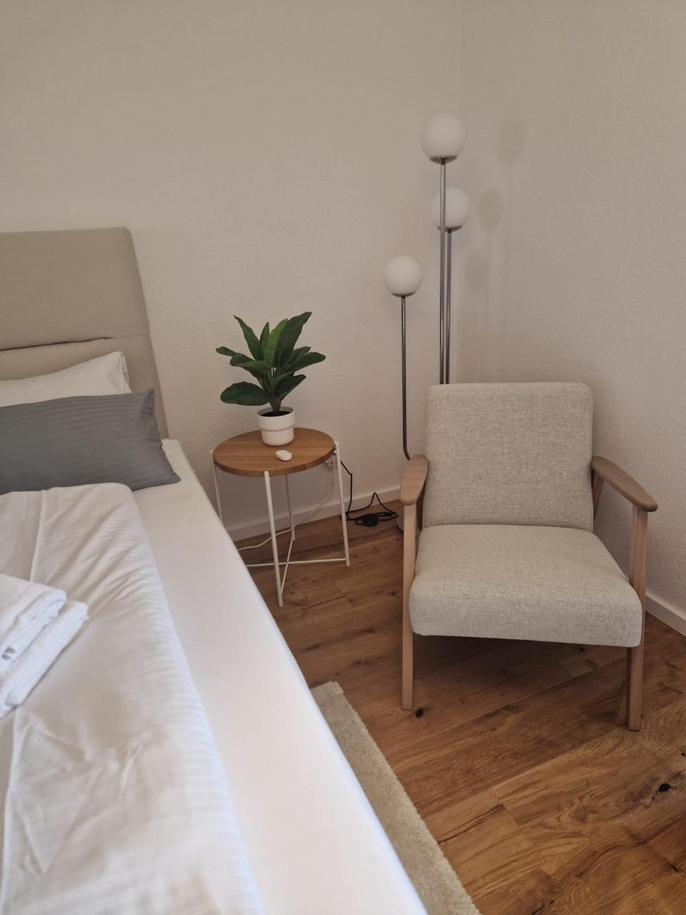 Bed, Seating area, Bedroom