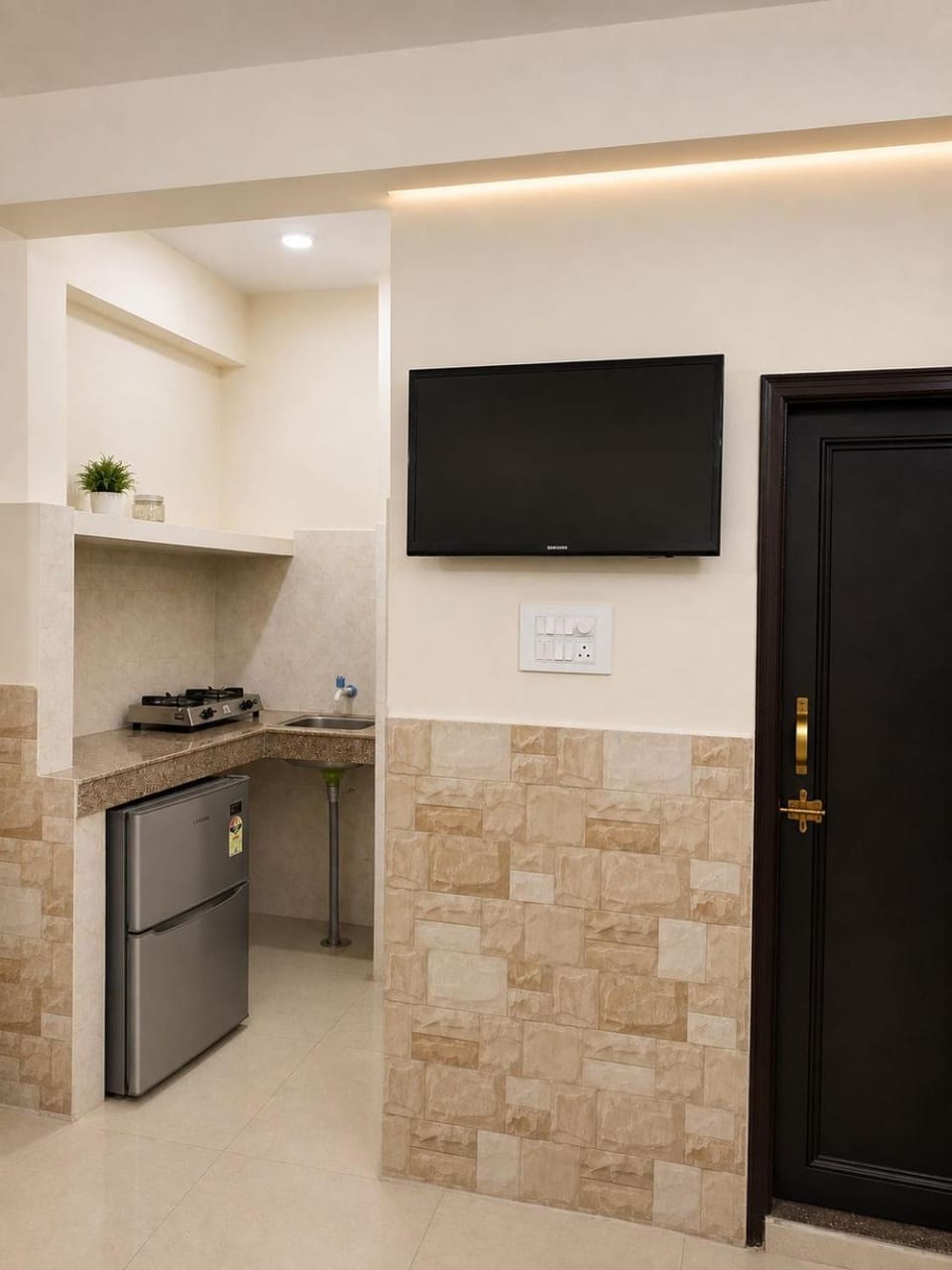 Spacious Studio in Noida Near Delhi & Sec 18 Metro Apartment in Noida