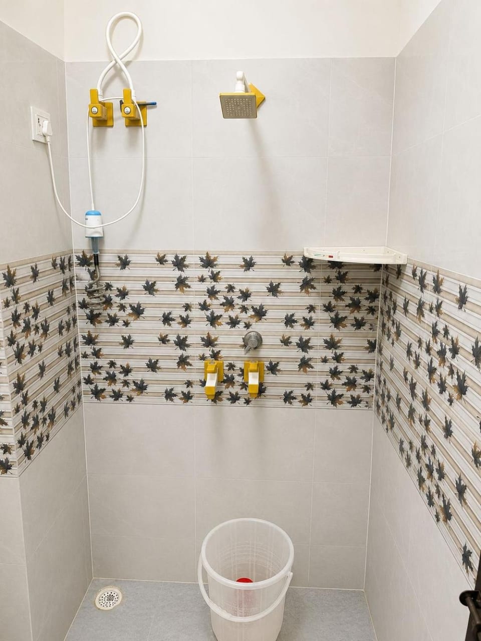 Spacious Studio in Noida Near Delhi & Sec 18 Metro Apartment in Noida
