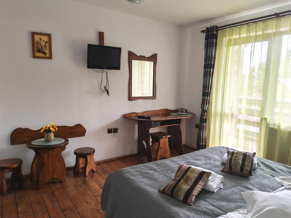 Bed, Bathroom, TV and multimedia, Balcony/Terrace, Photo of the whole room